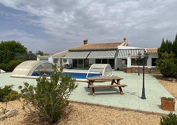 3 Bed 3 Bath Stunning Villa in Sax