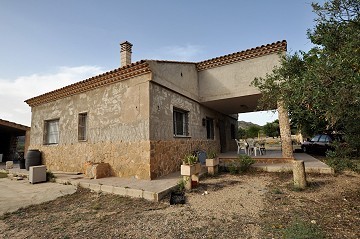 Maison de campagne de 3 chambres sur un grand terrain