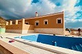 Villa de 3 dormitorios y 2 baños con piscina y garaje in Spanish Fincas