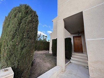 Casa adosada de 4 habitaciones con bonitos jardines