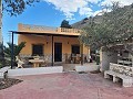 3-Bett-Villa mit Pool und Ansichten, die aktualisiert werden müssen in Spanish Fincas