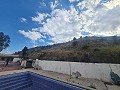 Villa de 3 dormitorios con piscina y vistas que necesita actualización in Spanish Fincas