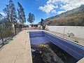 Villa de 3 dormitorios con piscina y vistas que necesita actualización in Spanish Fincas