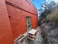 Villa de 3 dormitorios con piscina y vistas que necesita actualización in Spanish Fincas