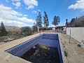 Villa de 3 dormitorios con piscina y vistas que necesita actualización in Spanish Fincas