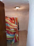 Villa de 6 dormitorios y 3 baños en Algueña in Spanish Fincas