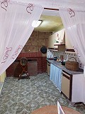 Villa de 6 dormitorios y 3 baños en Algueña in Spanish Fincas