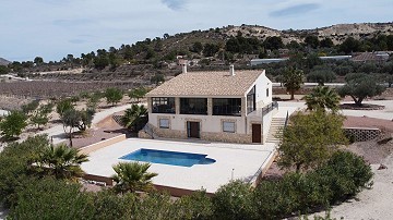 Belle villa prête à emménager avec maison d'hôtes et piscine