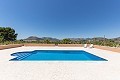 Wunderschöne bezugsfertige Villa mit Gästehaus und Pool in Spanish Fincas