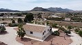 Wunderschöne bezugsfertige Villa mit Gästehaus und Pool in Spanish Fincas