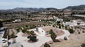 Wunderschöne bezugsfertige Villa mit Gästehaus und Pool in Spanish Fincas