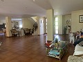 Atemberaubende Villa mit 5 Schlafzimmern, 3 Bädern, Pool und Tennisplatz. in Spanish Fincas