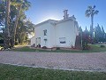 Superbe villa de 5 chambres et 3 salles de bains avec piscine et court de tennis. in Spanish Fincas