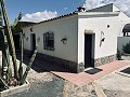 Amplia finca con piscina y cochera en Hondon de las Nieves in Spanish Fincas