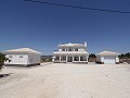 Villas de nouvelle construction à Pinoso avec piscine et terrain in Spanish Fincas