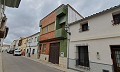 Stadthaus mit separater Wohnung in Ayora in Spanish Fincas