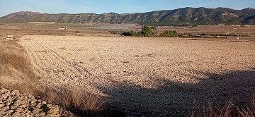 Baugrundstück in Salinas mit Strom in der Nähe und Wasserv