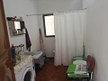 Große 4-Schlafzimmer-Villa mit Pool und 2 Garagen in Spanish Fincas