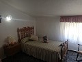 Große 4-Schlafzimmer-Villa mit Pool und 2 Garagen in Spanish Fincas