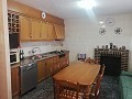 Große 4-Schlafzimmer-Villa mit Pool und 2 Garagen in Spanish Fincas