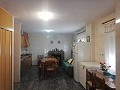 Große 4-Schlafzimmer-Villa mit Pool und 2 Garagen in Spanish Fincas