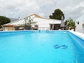 Villa mit 3 Schlafzimmern, Gästehaus, Pool und Garage in Spanish Fincas