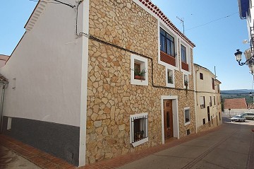 Bonito Adosado de 6 Dormitorios y terraza