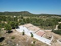 Landhuis met 4 slaapkamers in de bergen in Spanish Fincas