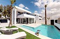 Stilvolle Villa mit 3 Schlafzimmern und 4 Bädern und privatem Pool, 750 m vom Strand entfernt in Spanish Fincas