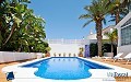 Elegante villa de 5 dormitorios con piscina privada, a 5 minutos de la playa in Spanish Fincas