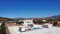 Luxuriöse neue Villa mit Pool und Grundstück in Spanish Fincas