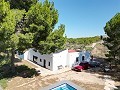 4-Schlafzimmer-Villa mit modernisierter Fassade und Pool in Spanish Fincas