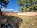 Villa de 4 dormitorios con salpicadero modernizado y piscina. in Spanish Fincas