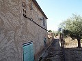 Gran casa de campo, a poca distancia de la ciudad in Spanish Fincas