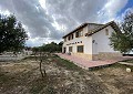 Villa de 4 chambres avec piscine à seulement 500 mètres à pied de la ville de Sax in Spanish Fincas