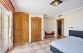 Bedrooms- 4 Bathrooms ​Look up details 66 / 5,000 Translation results Translation result Schöne geräumige Villa 100 m vom Meer entfernt, 5 Schlafzimmer und 4 Badezimmer in Spanish Fincas