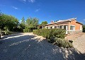 Schöne und geräumige 2-Schlafzimmer-Villa in Salinas mit privatem Pool in Spanish Fincas