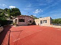 Villa met 3 slaapkamers en uitzicht op de bergen en het kasteel in Spanish Fincas