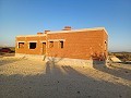 Nieuwe villa met 3 slaapkamers voor voltooiing in Paradon nabij (Pinoso) in Spanish Fincas