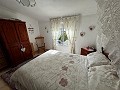 Mooi landhuis met 7 slaapkamers en 3 badkamers en privézwembad in Sax in Spanish Fincas