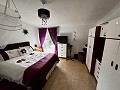 Mooi landhuis met 7 slaapkamers en 3 badkamers en privézwembad in Sax in Spanish Fincas