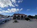 Impresionante villa con piscina y anexo para invitados. in Spanish Fincas