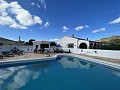 Impresionante villa con piscina y anexo para invitados. in Spanish Fincas