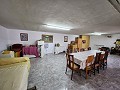 Hermosa villa de 3 dormitorios y 2 baños con sótano enorme in Spanish Fincas