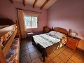 Mooie villa met 3 slaapkamers en 2 badkamers met enorme onderbouw in Spanish Fincas