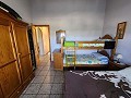 Mooie villa met 3 slaapkamers en 2 badkamers met enorme onderbouw in Spanish Fincas