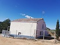 Landhuis met 2 slaapkamers en een zeer groot perceel in Spanish Fincas