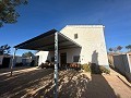 Maison de campagne de 2 chambres avec un très grand terrain in Spanish Fincas