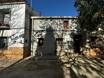 Gran reforma Yecla, seis dormitorios dos baños.