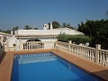 Spacious finca with swimming pool and carport 15 minutes away from the sea in Spanish Fincas